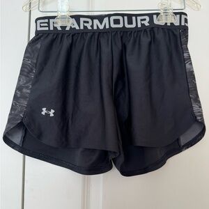 Black Under Armour Women’s Athletic Training Shorts with Logo Waistband small